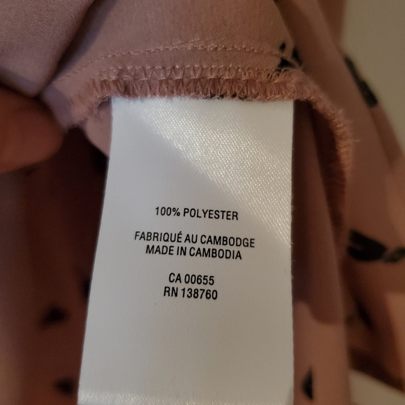 Beautiful blouse with small pocket detail - Picture 3 of 5